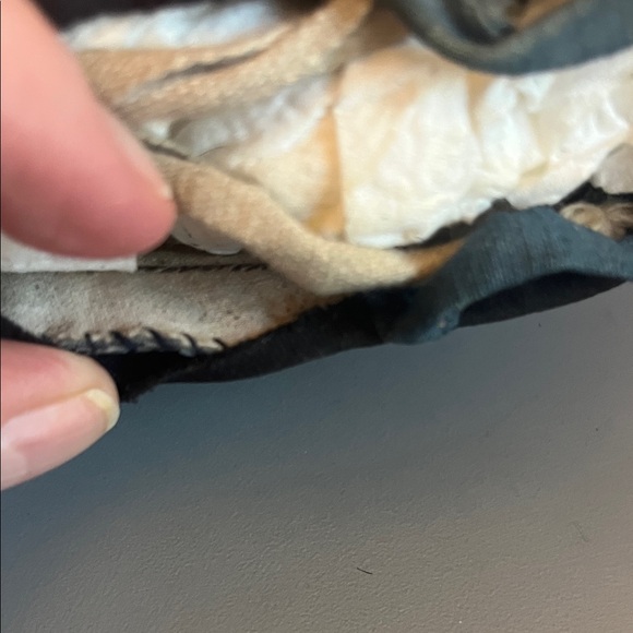 Antique Embroidered Blue and Cream Lotus Shoes - extremely rare - Picture 7 of 14